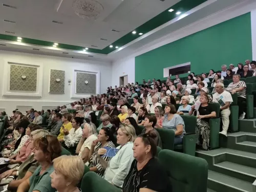 Зәй районы башлыгы Разиф Кәримов: «Дәүләт программаларын нәтиҗәле тормышка ашыру һәм халык мәнфәгатьләрен кайгырту - төп бурыч. Нәтиҗәгә эшлибез»