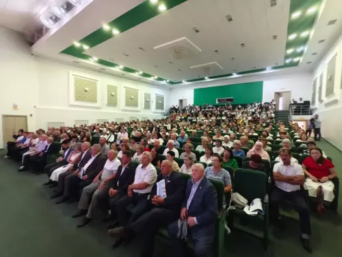 Зәй районы башлыгы Разиф Кәримов: «Дәүләт программаларын нәтиҗәле тормышка ашыру һәм халык мәнфәгатьләрен кайгырту - төп бурыч. Нәтиҗәгә эшлибез»