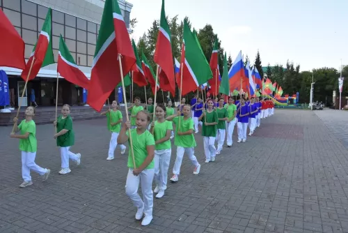 Зәй районы башлыгы Разиф Кәримов: «Дәүләт программаларын нәтиҗәле тормышка ашыру һәм халык мәнфәгатьләрен кайгырту - төп бурыч. Нәтиҗәгә эшлибез»