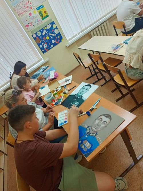 Зәйдә балалар махсус хәрби операция геройлары - әтиләренең портретларын ясадылар