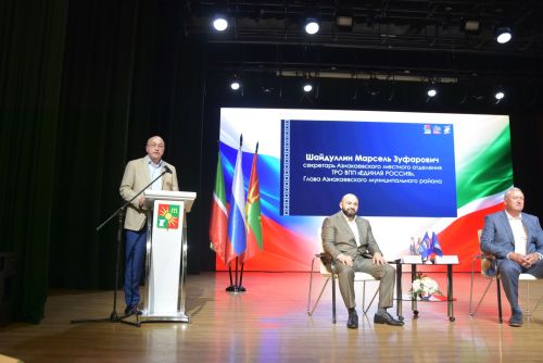 Заинск подвел итоги пяти лет: 190 дворов, Дворец единоборств и 800 тонн гумпомощи