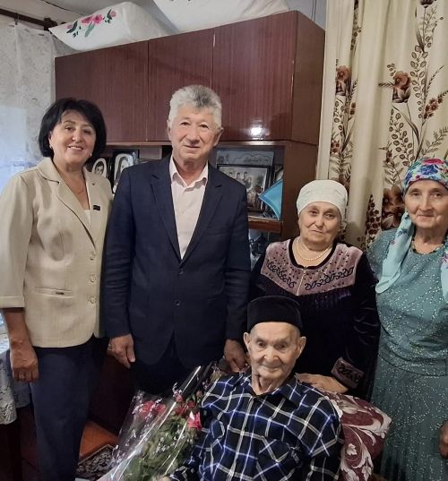 Зәй районында 100 яшьлек  бабайны туган көне белән котладылар