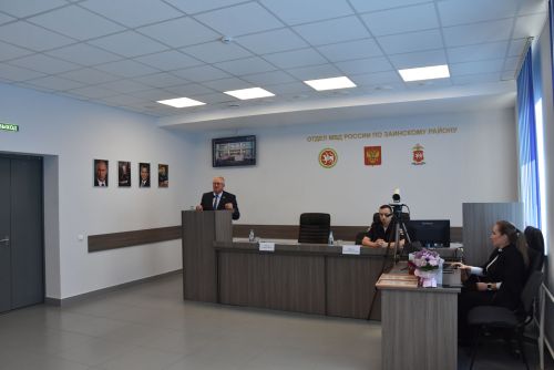 Район эчке эшләр бүлегендә җыелыш: хакимият һәм полиция диалогы