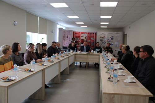 Геройларны кабул итү: район башлыгы ялга кайткан хәрбиләр белән очрашты