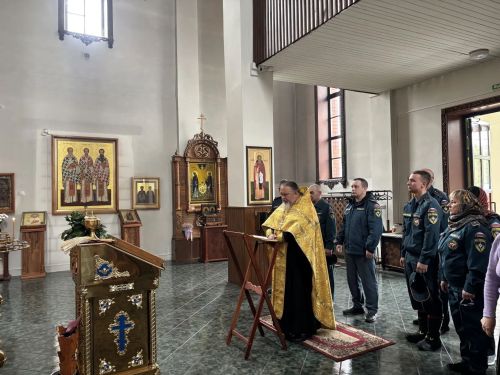 Зәйдә Изге Мәрьям Ананың «Янмый торган купина» образы алдында дога кылдылар