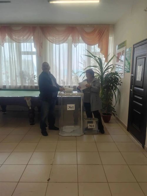 В селе Средний Багряж проголосовала первой на выборах вдова героя СВО