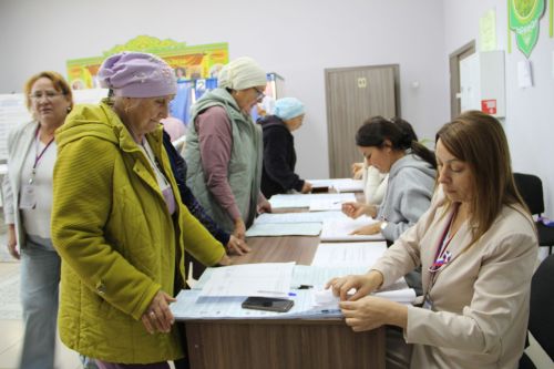 Аксарлылар чират торып сайлый