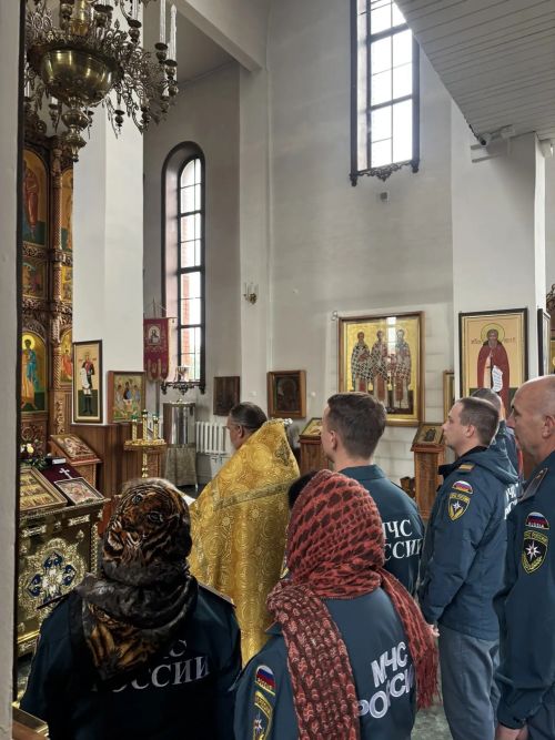 Зәйдә Изге Мәрьям Ананың «Янмый торган купина» образы алдында дога кылдылар
