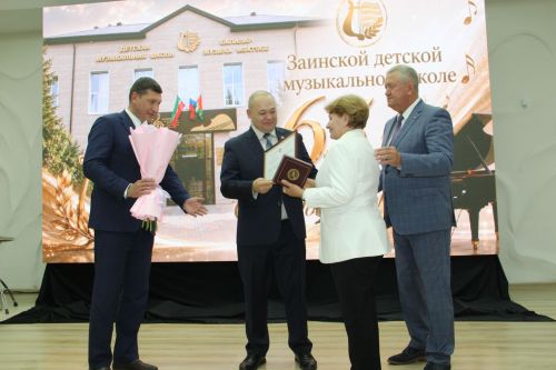 Зәйдә балаларны музыка сәнгатенә өйрәтүчеләр хөрмәтләнде