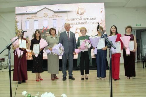 Заинская музыкальная школа отметила 65-летний юбилей в День знаний