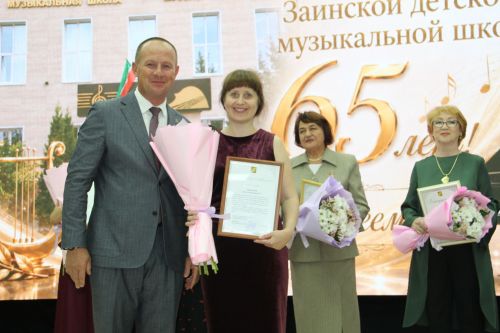 Зәйдә балаларны музыка сәнгатенә өйрәтүчеләр хөрмәтләнде