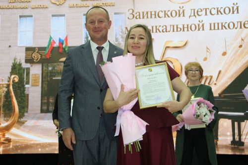 Зәйдә балаларны музыка сәнгатенә өйрәтүчеләр хөрмәтләнде