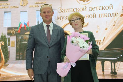 Зәйдә балаларны музыка сәнгатенә өйрәтүчеләр хөрмәтләнде