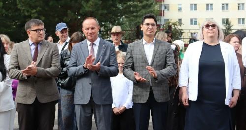 В школе №7 Заинска Эмиль Галеев открыл новый учебный год с поздравлениями