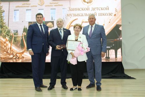 Зәйдә балаларны музыка сәнгатенә өйрәтүчеләр хөрмәтләнде
