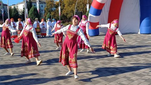 «Русская душа» и «Адымнар» выступили на ярмарке в Заинске