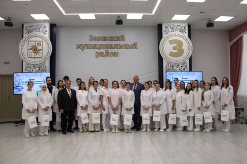Зәйдә сәламәтлек саклау тармагына эшкә килгән яшь белгечләрне хөрмәтләделәр