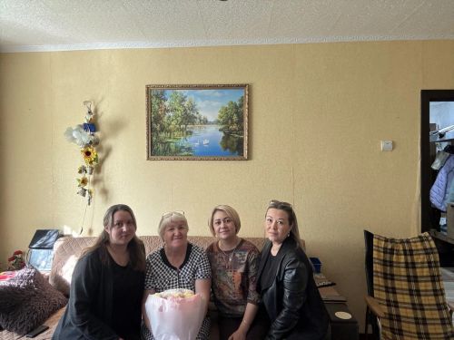 Әни куллары җылысы: Людмила Шамгунова хәрбиләргә ярдәм итә