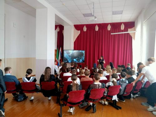 Иске Зәйдә Беслан корбаннарын искә алу сәгате узды