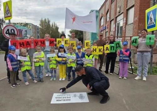 В детском саду «Алтынчеч» прошла акция «Возьми ребёнка за руку»