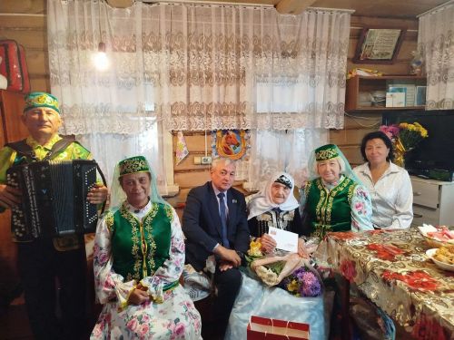 Куш-Елгадан Икълимә әбине 97 яше белән котладылар