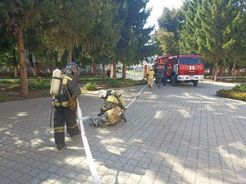 Зәй 2нче  мәктәбендә өйрәнү эвакуациясе: шартлы янгыннан - реаль күнекмәләргә
