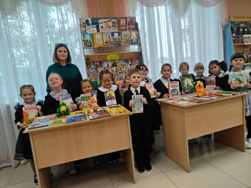 Первоклассники Заинска отправились в путешествие по миру книг в День языков народов России