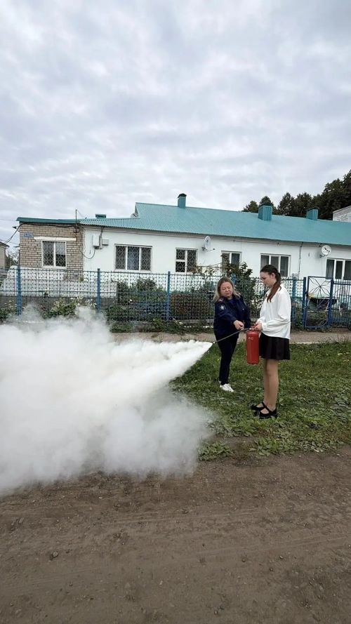 В школе №9 Заинска отработали действия при пожаре