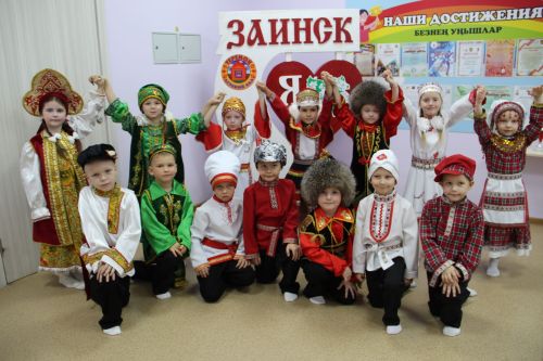 Халыклар телләре көнендә Зәйдә төрле чаралар үтә