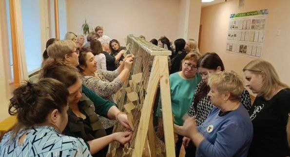 В школе № 9 города Заинск начали изготавливать маскировочные сети
