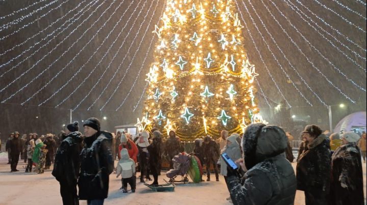 В Заинске проходят новогодние гулянья