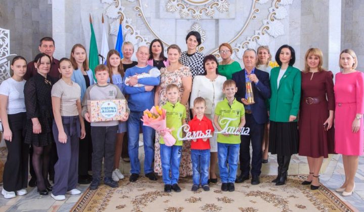 В Заинск доставлена капсула семейного очага «Сердце России»