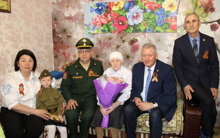 В Заинске поздравили ветеранов Великой Отечественной войны
