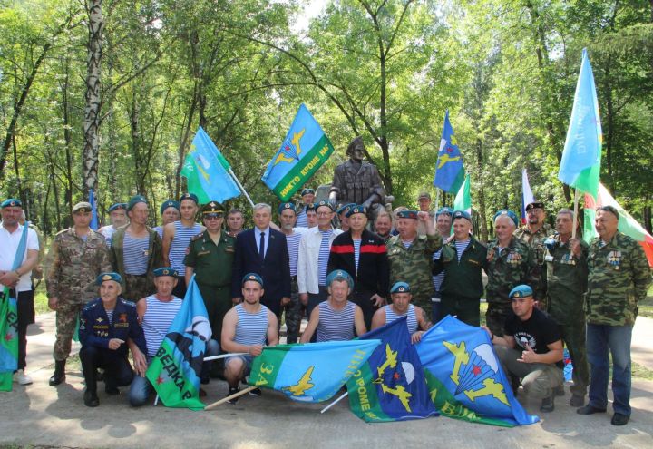 Десантники всех поколений в Заинске собрались на торжество