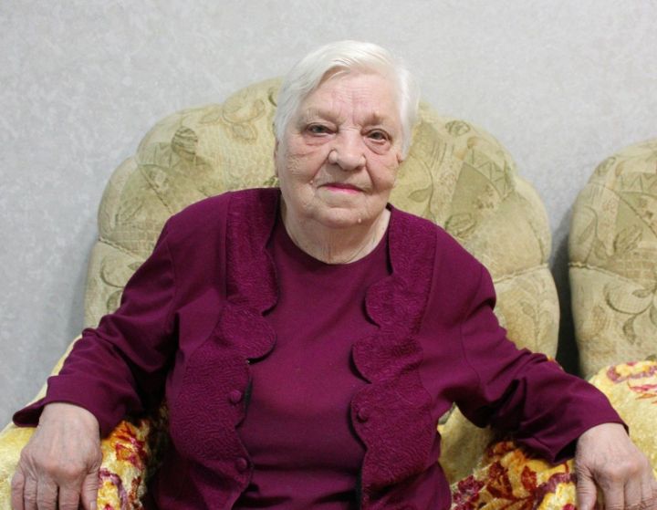 90-летняя жительница Заинска любит наряжаться, хорошо выглядить и вкусно готовить