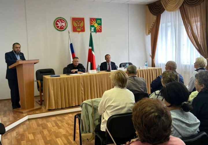 В Заинске продолжаются встречи руководства района с трудовыми коллективами и населением города и района
