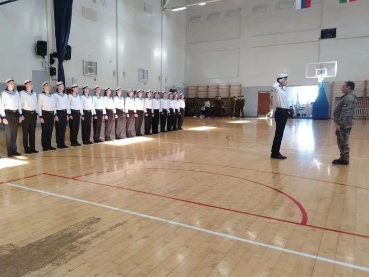 В Заинске прошел муниципальный конкурс смотра строя и песни среди школьников