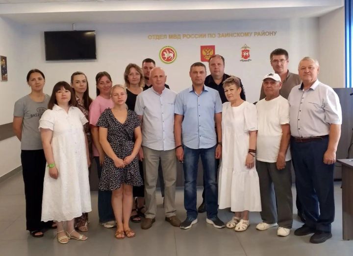 Участник СВО Кузьмич встретился с земляками-полицейскими в Заинском районе