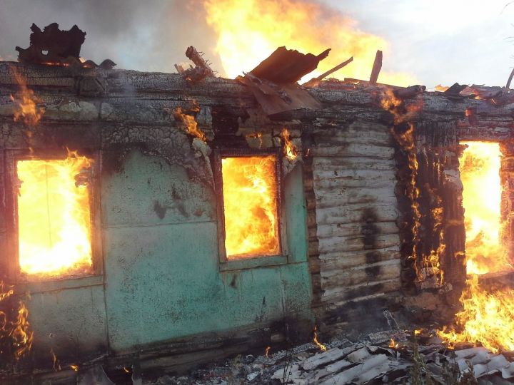 В деревне Светлое озеро сгорел дом