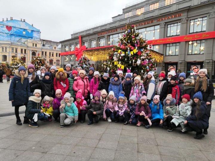 Московские каникулы заинцев: рождественская победа на одной сцене с европейцами, флешмоб у Большого театра
