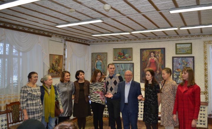 На открытии выставки в Заинске художник рассказал о своих учениках
