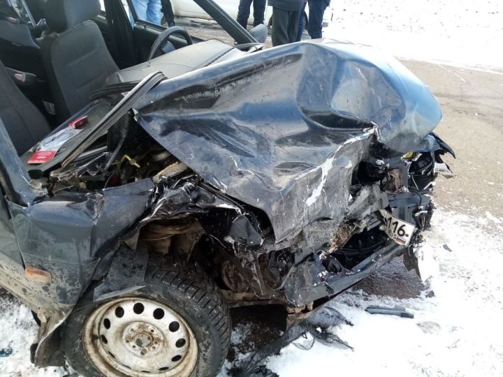Несовершеннолетние пассажиры пострадали в аварии, произошедшей в Заинском районе