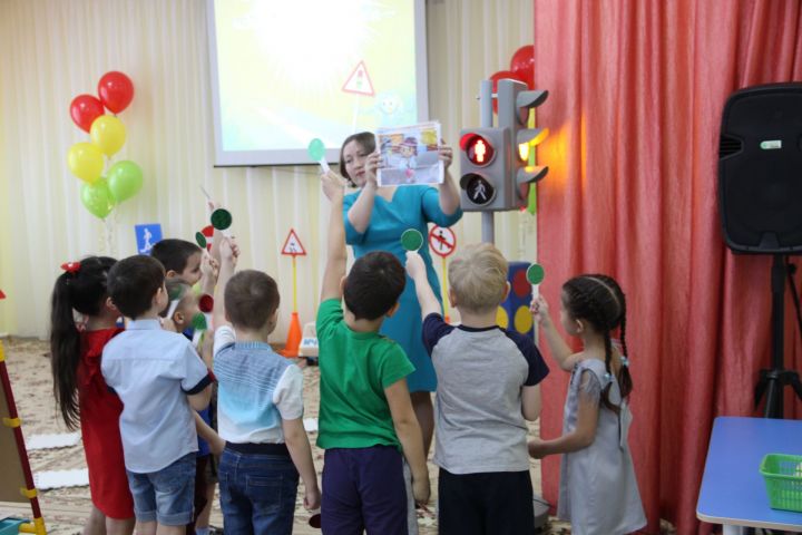 18 заинских воспитателей принимают участие в конкурсе "Зеленый огонек"