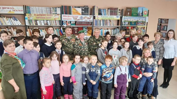 Заинские школьники встретились с ветеранами боевых действий