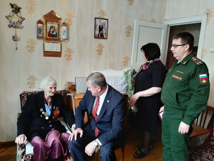 В последний день зимы заинским ветеранам Великой Отечественной войны вручили медали к 75-летию Победы