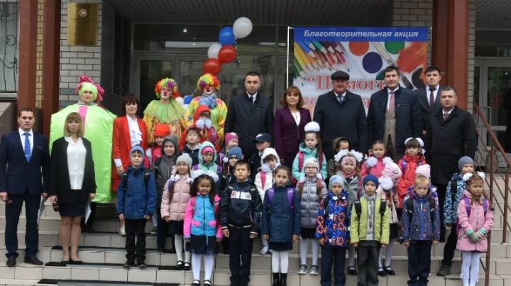 В Заинске прошла акция "Помоги собраться в школу!"