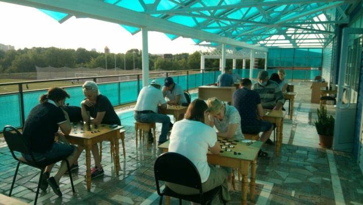 Команды заинских предприятий сразились в турнире по шашкам