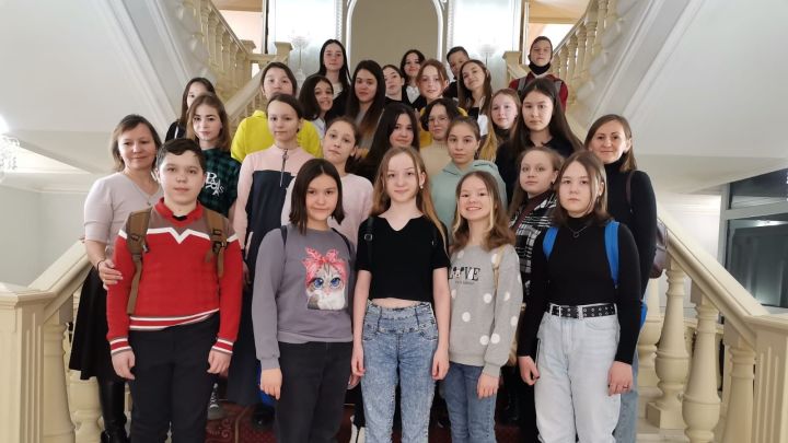 Заинские школьники посетили театр имени Карима Тинчурина