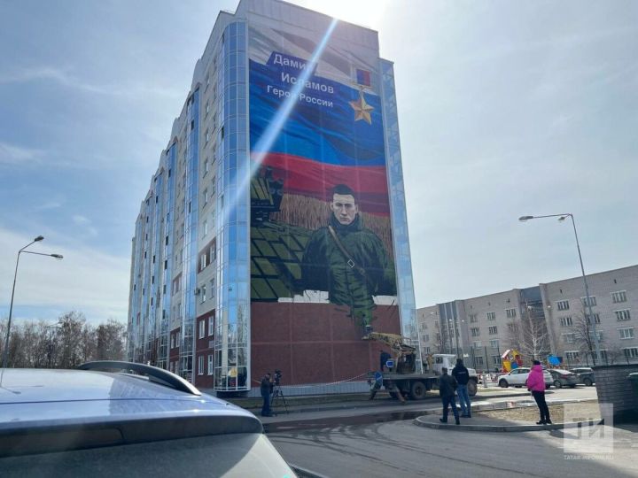 В Казани появился мурал в память Героя России Дамира Исламова