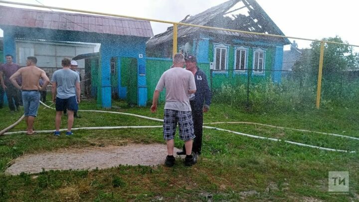 В Татарстане 12-летний мальчик спас трех младших сестер из горящего дома